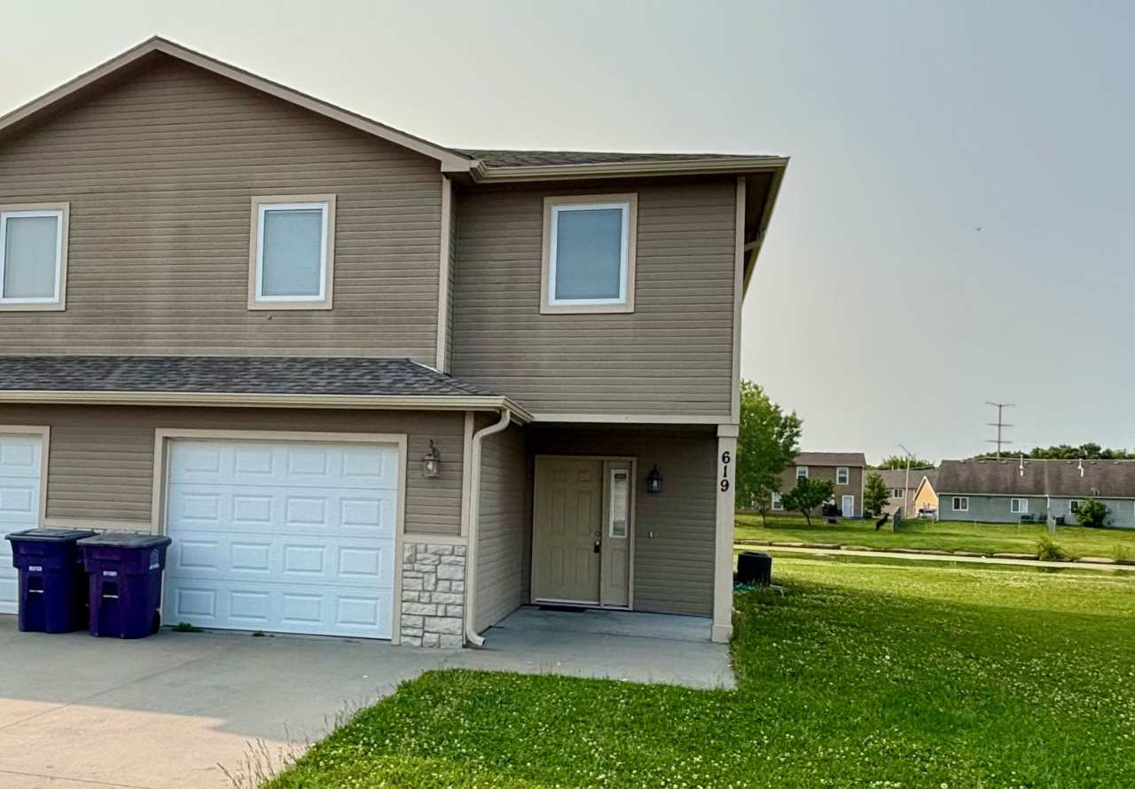 Room to Live, Space to Enjoy – 4 Bed / 2.5 Bath Duplex in East Manhattan