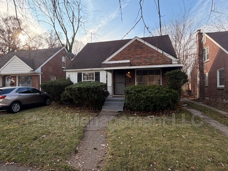 16121 West Parkway Street