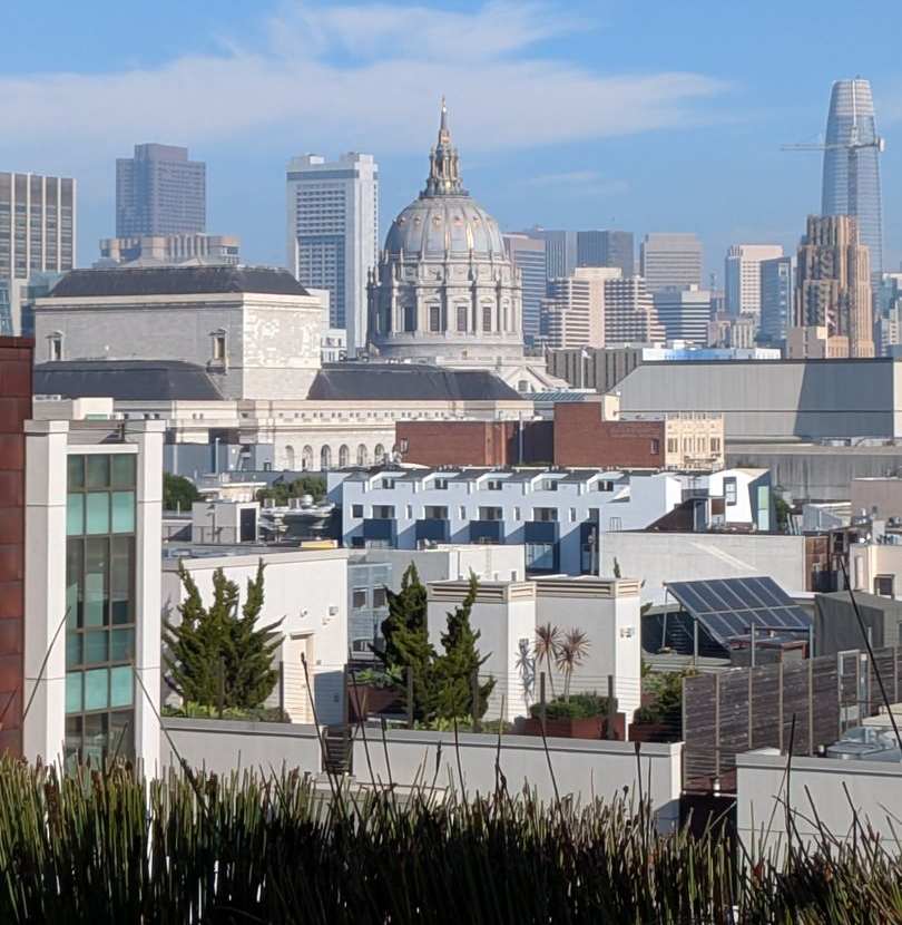 Studio Apartment Home on Top Floor with views of City Hall!