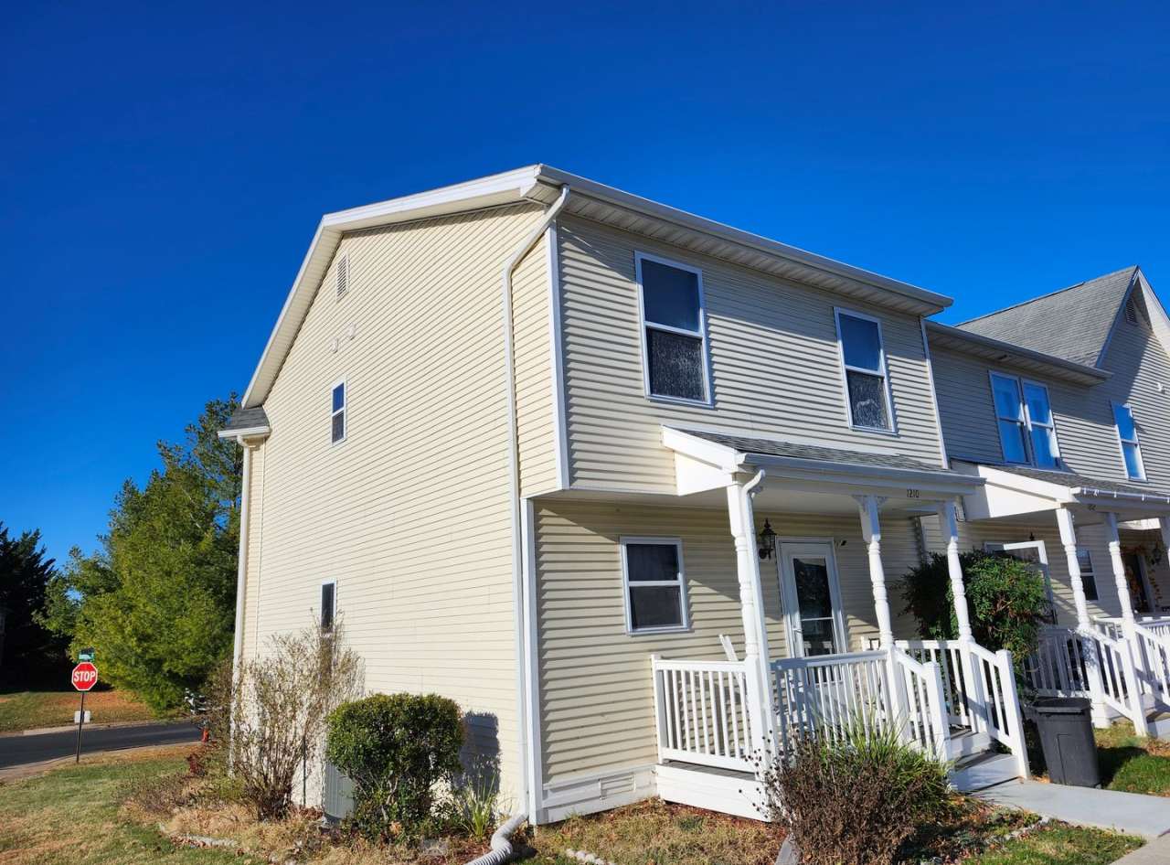 For Rent: Harrisonburg 3 BR, 2.5 Bath Townhouse