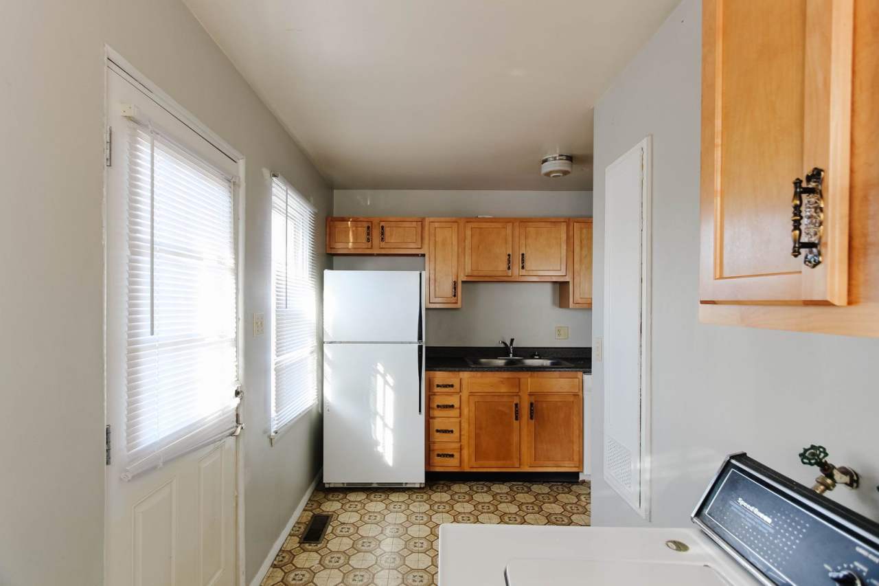 PRELEASING for AUGUST! Close to Campus