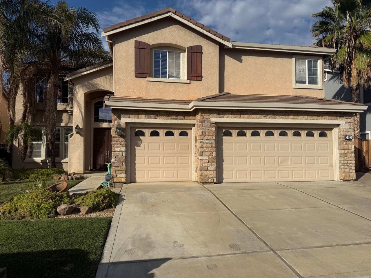 3 BEDROOM 3 BATHROOM HOME AVAILABLE IN LAKESHORE!