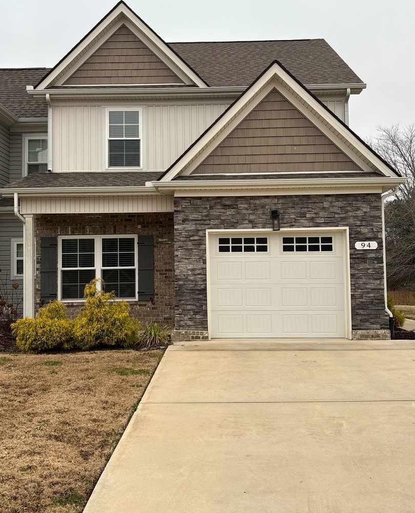 Beautiful  Spacious Townhome in the Center of Manchester!