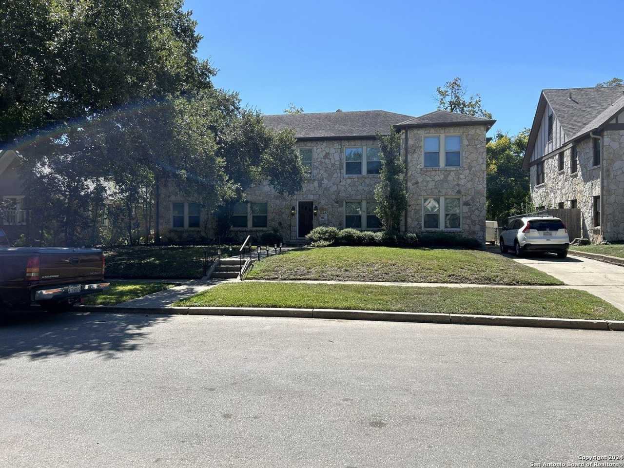 224 E Rosewood Ave unit: 1