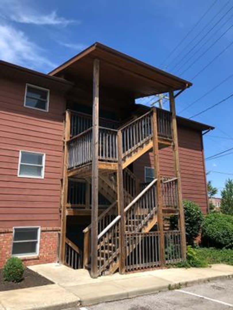 2 Bedroom Close to Campus! AVAILABLE NOW @ $1,200  August @ $1,500