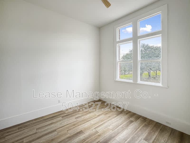 4950 Dauphine Street