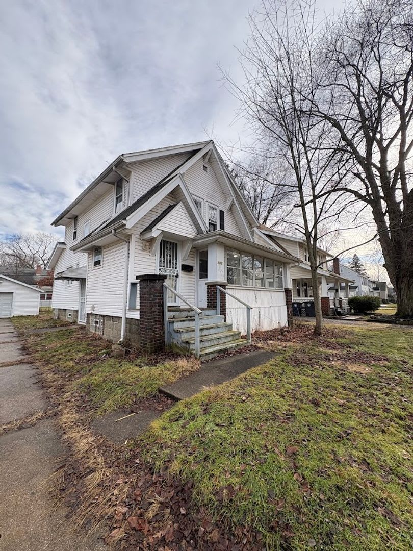 Large 4 bedrooms 1 full bathroom home for rent