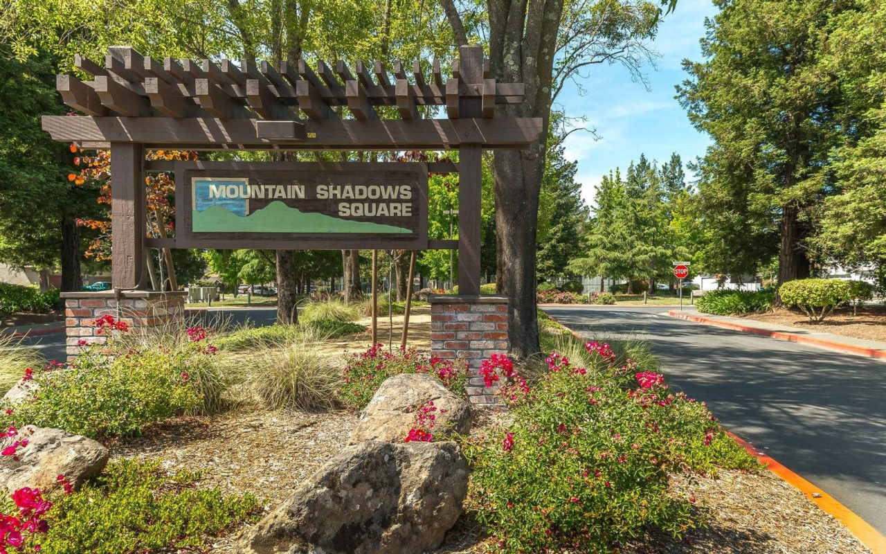 3 bedroom 2 bath Mountain Shadow Square