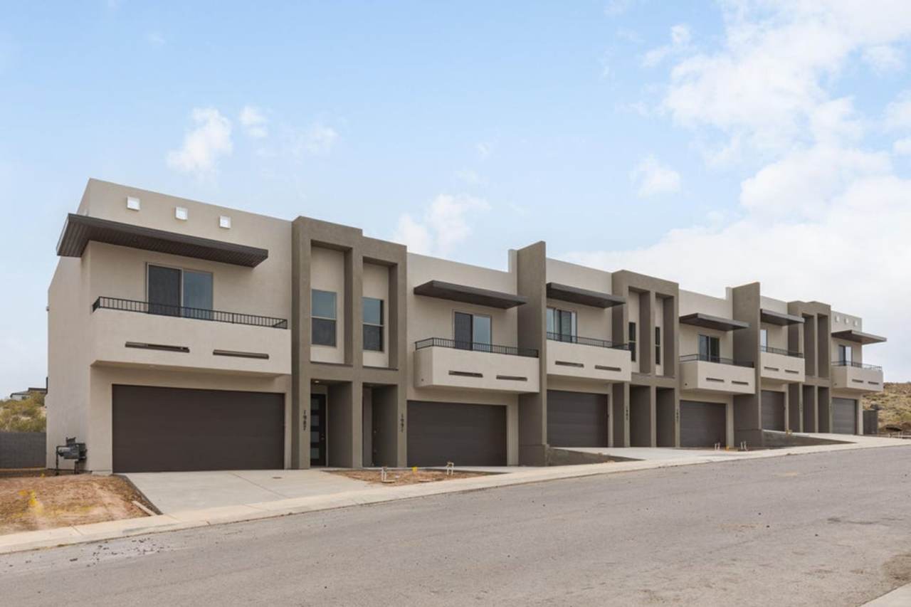 HURRICANE TOWNHOME!! Pet Friendly!