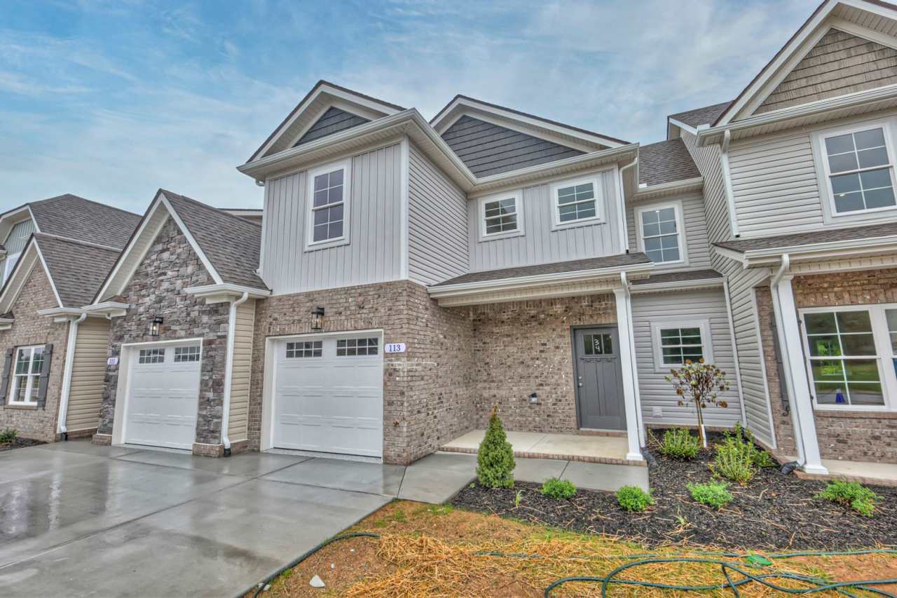 Beautiful LIKE NEW 3 Bed 2.5 Bath in Manchester!