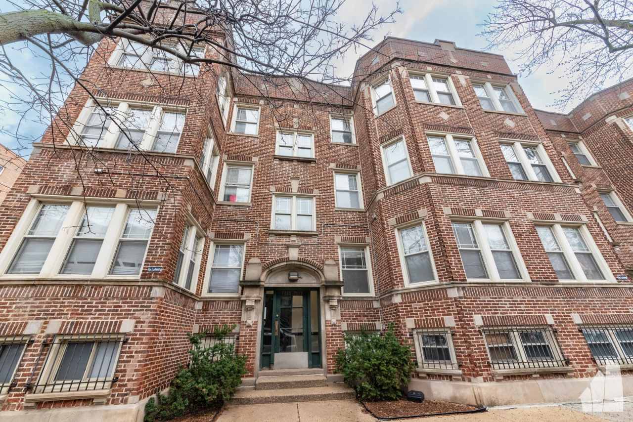 7505 North Greenview Avenue