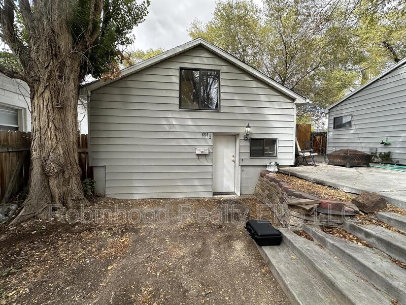 659 Elm Street - 1/2