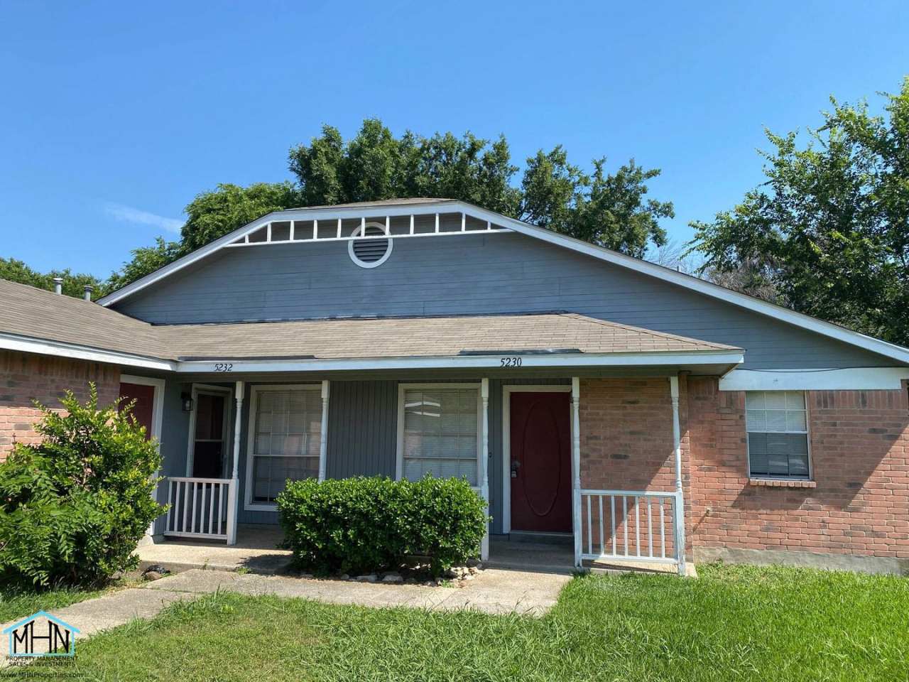 Cute  Cozy Duplex Nestled in a Prime Location, just five minutes from I35!