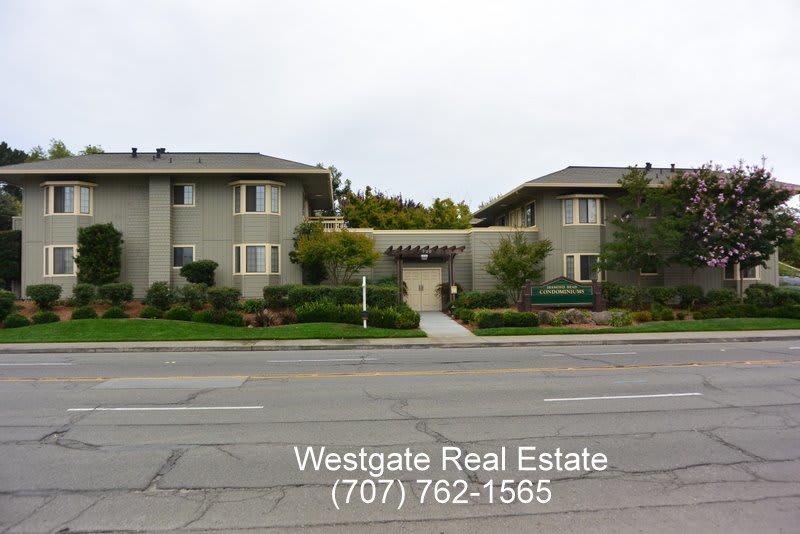 Lovely 1 Bedroom/1 Bathroom West Petaluma Condo Available Now