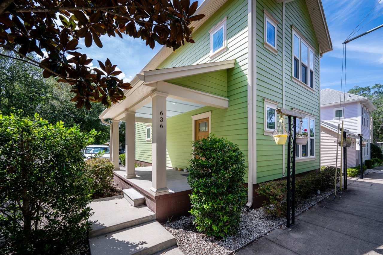 3 Beds, 3 Baths, No Hassle — Just Steps from UF