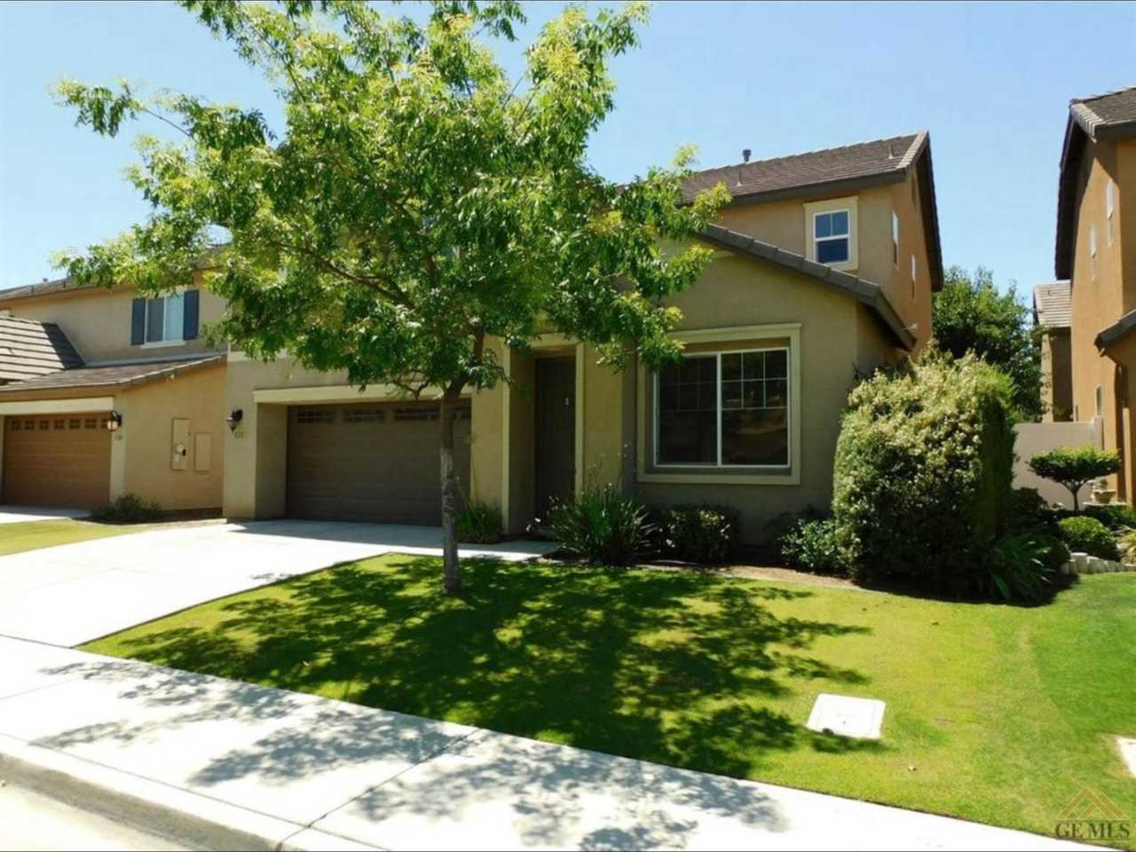 Stunning 4BR House in Bakersfield