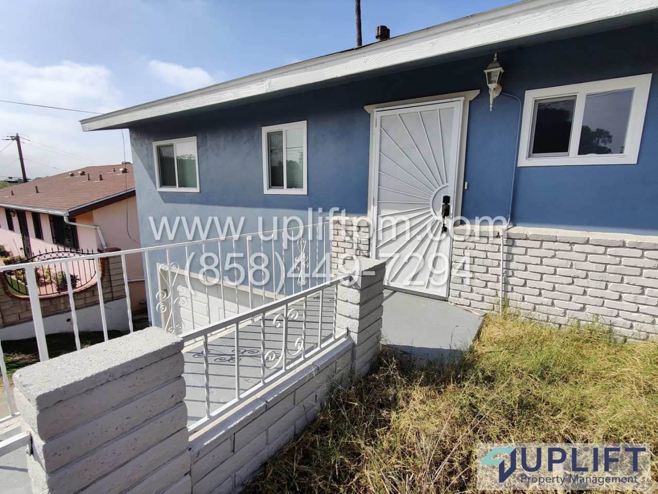 3BR/2BA RENOVATED HOME w/ BEAUTIFUL VIEW, GARAGE, WASHER/DRYER HOOKUPS