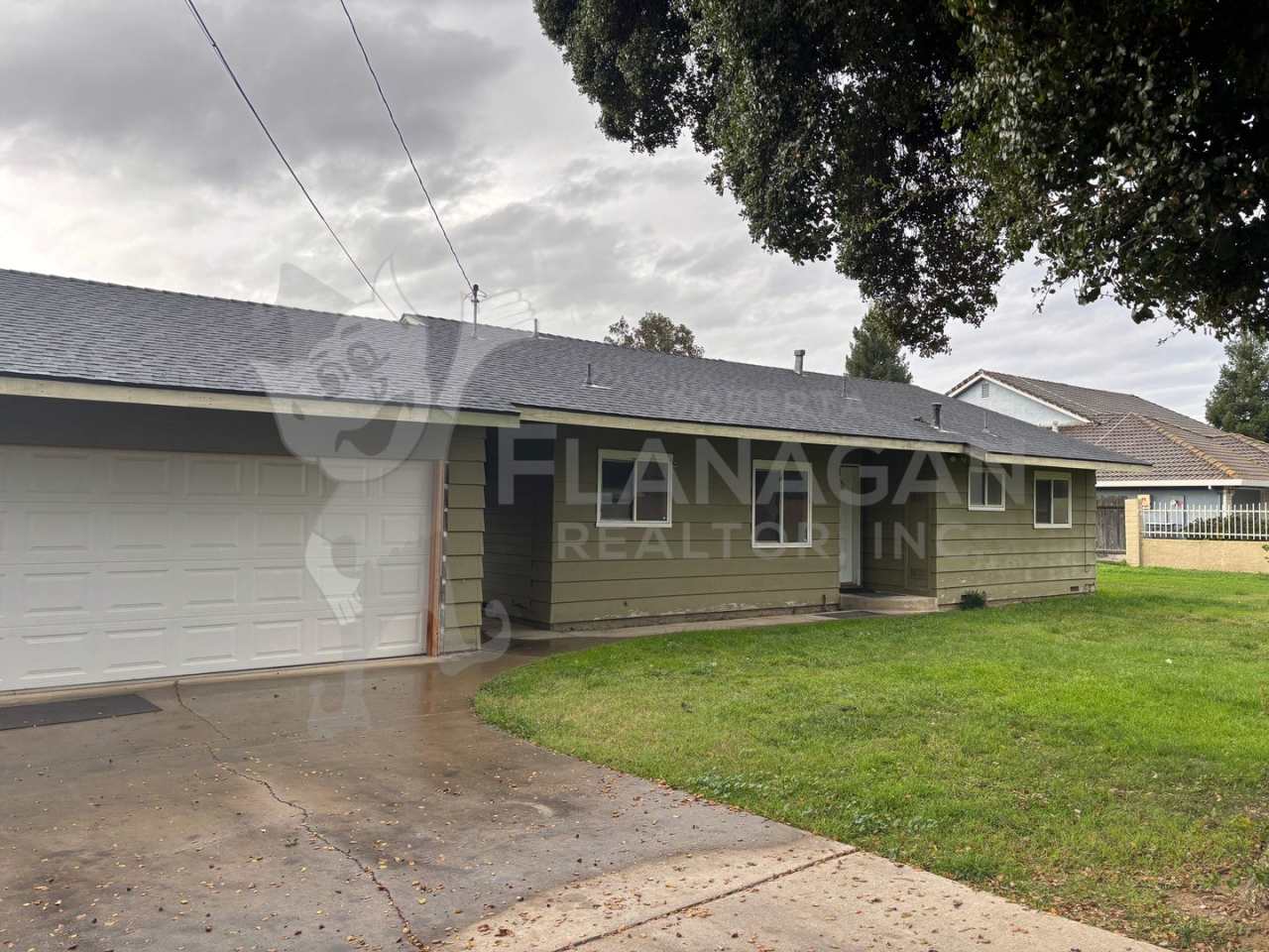 2 Bedroom/1 bathroom home on large lot