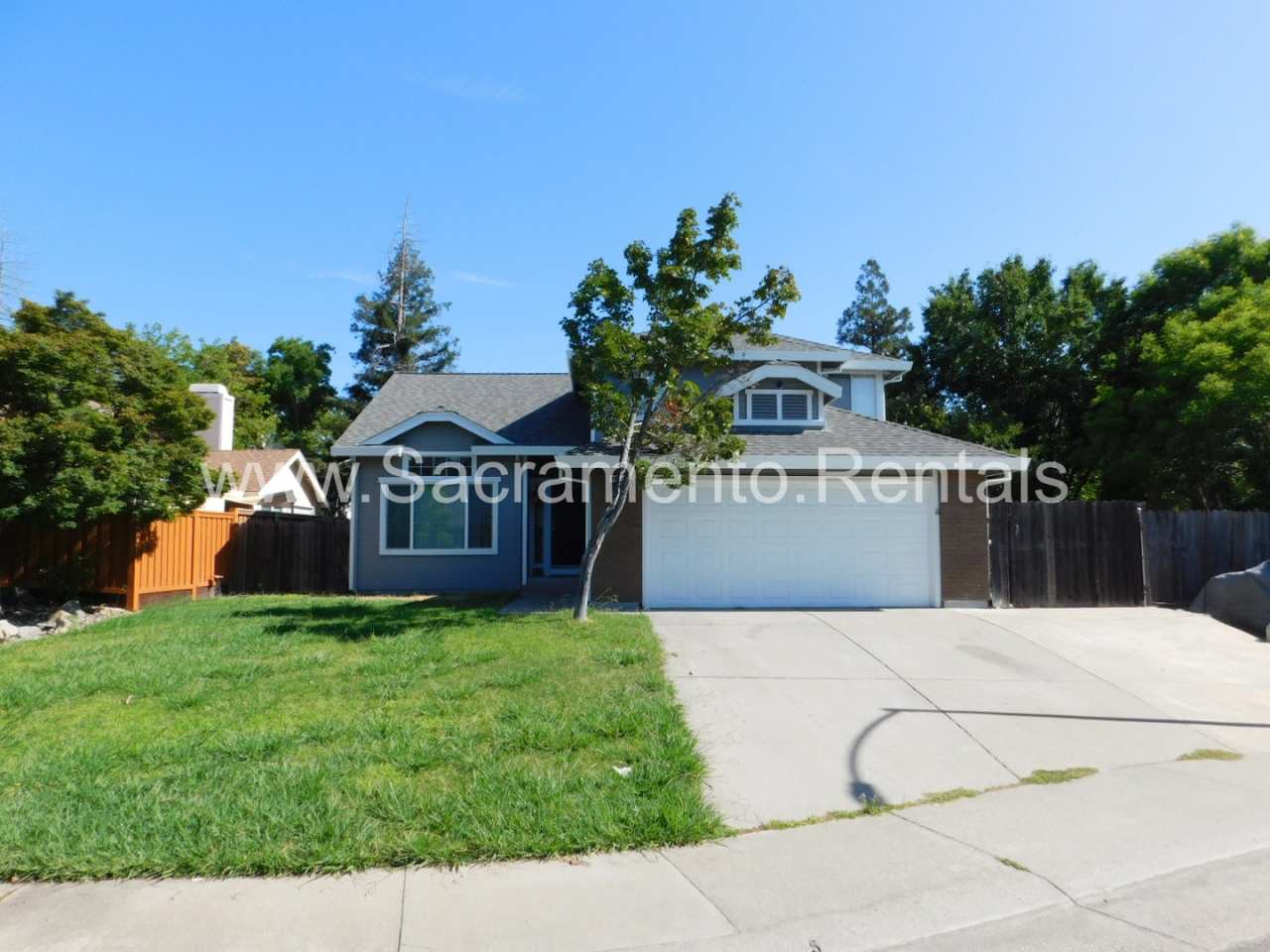 Spacious 4bd/2ba Home near Calvine  Power Inn Rd