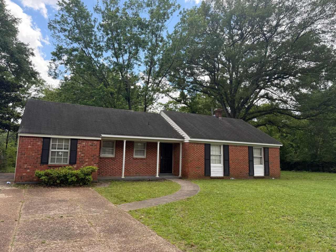 Charming 4 bedroom 2 bath home in Oakhaven