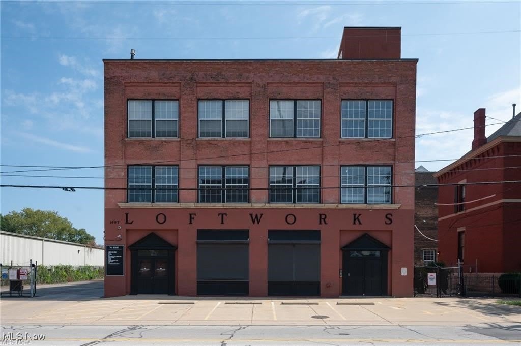 1667 E 40th Street unit: 3-G