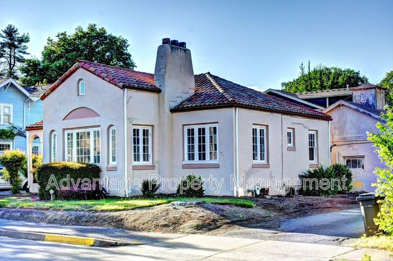 2015 NW Van Buren Ave