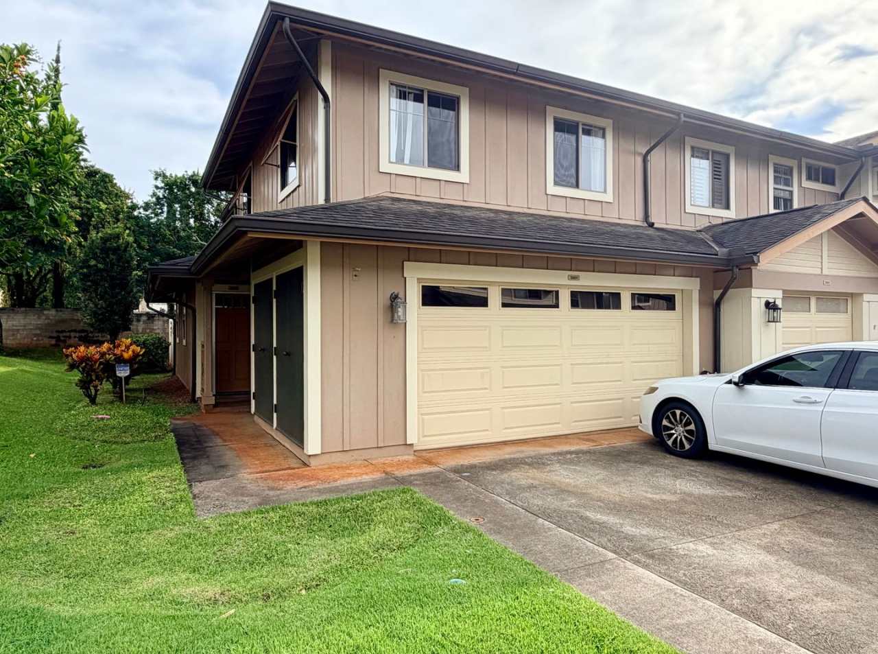 Spacious 3-Bedroom Townhome in Nohona at Mililani Mauka Available Now!