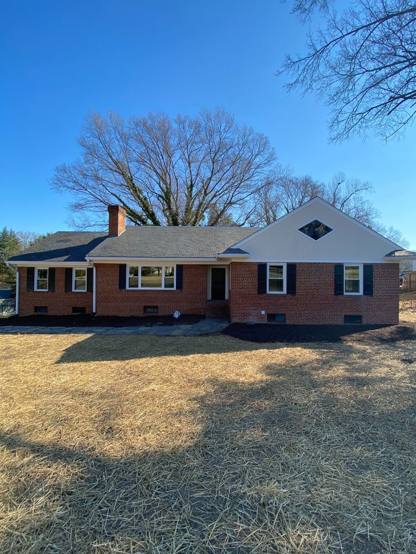 Spacious Renovated 4 Bedroom Home Near Lakeside Available July 4th!