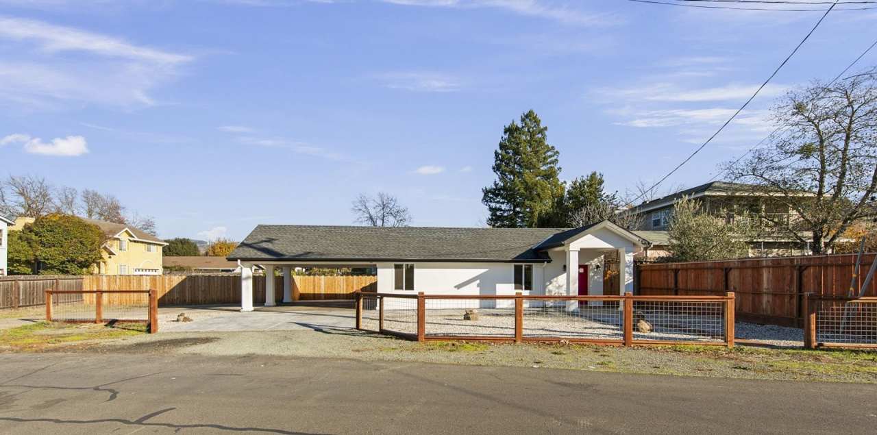 Stunning Three Bedroom Napa Home on Extra Large Lot