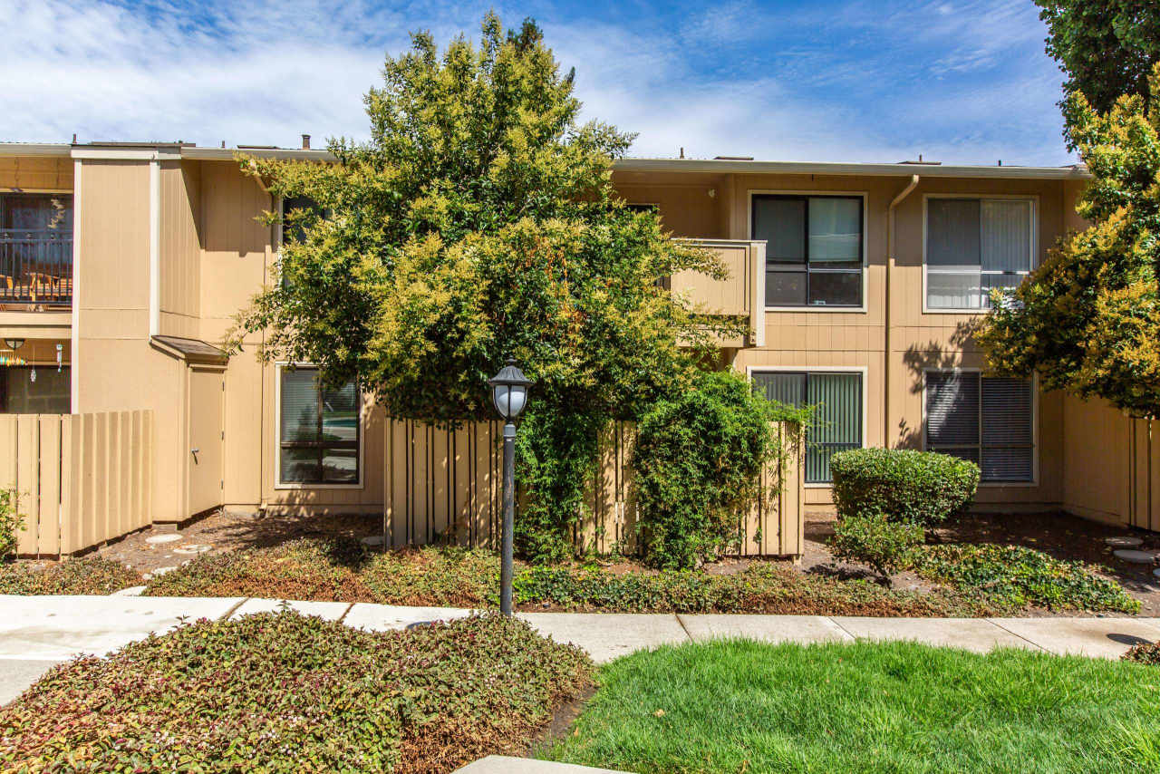 8975 Alcosta Blvd Apt 105