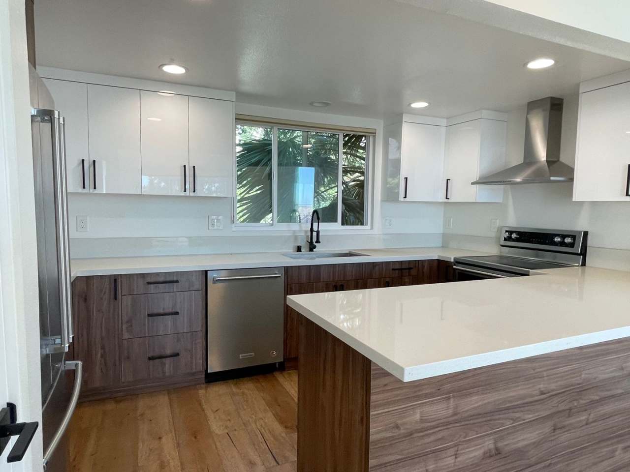 Stunning light and bright 3b/3b Malibu townhome with Pacific Ocean Views