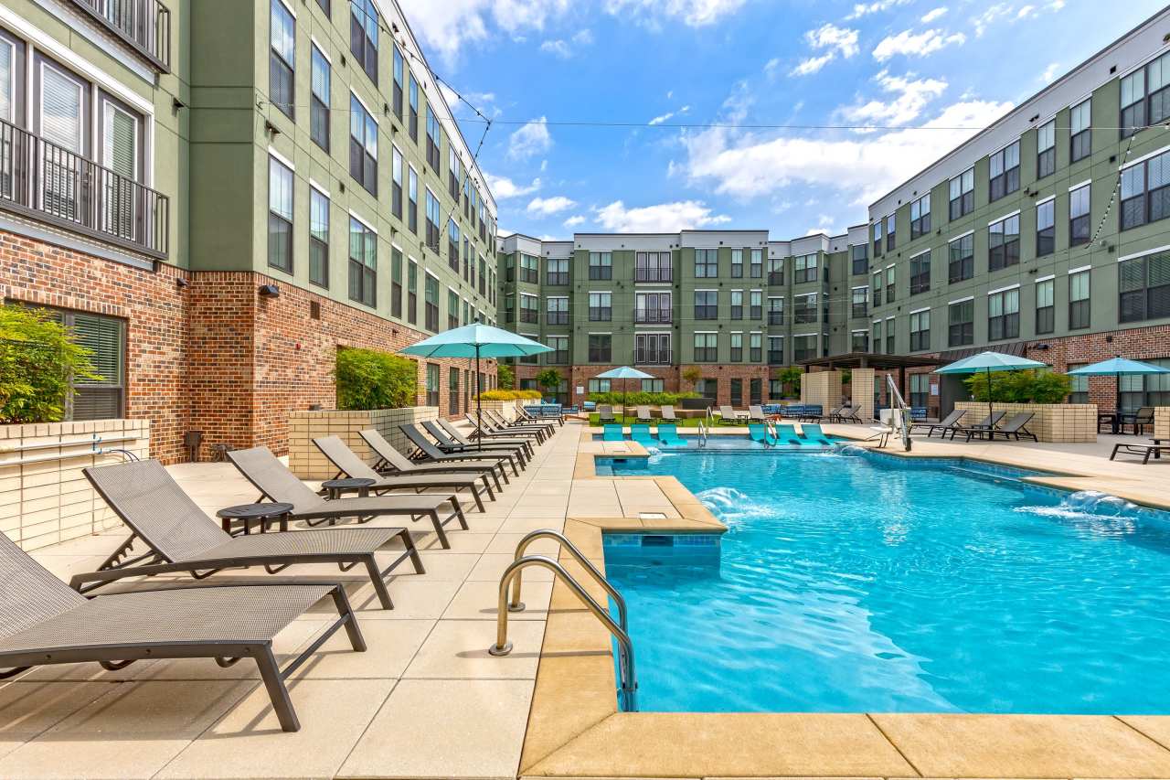 1400 Chestnut Apartments