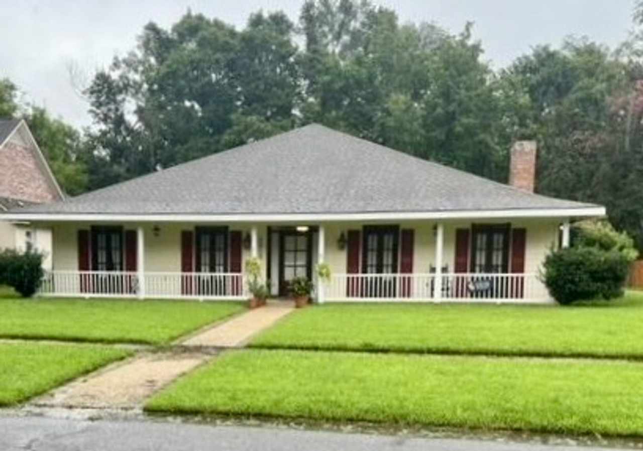 Beautifully updated large 4BR house in Woodland Ridge near Episcopal School