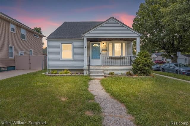 1721 E LINCOLN Avenue