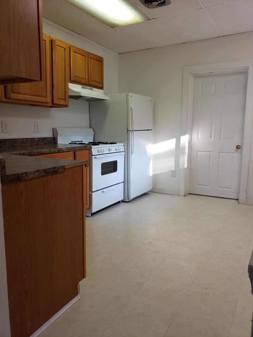 5 Bedroom, 2 Bathroom