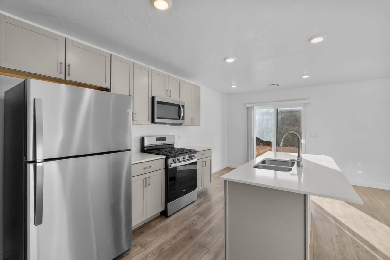 Comfortable and Spacious 4-Bedroom Townhome in Cedar City!