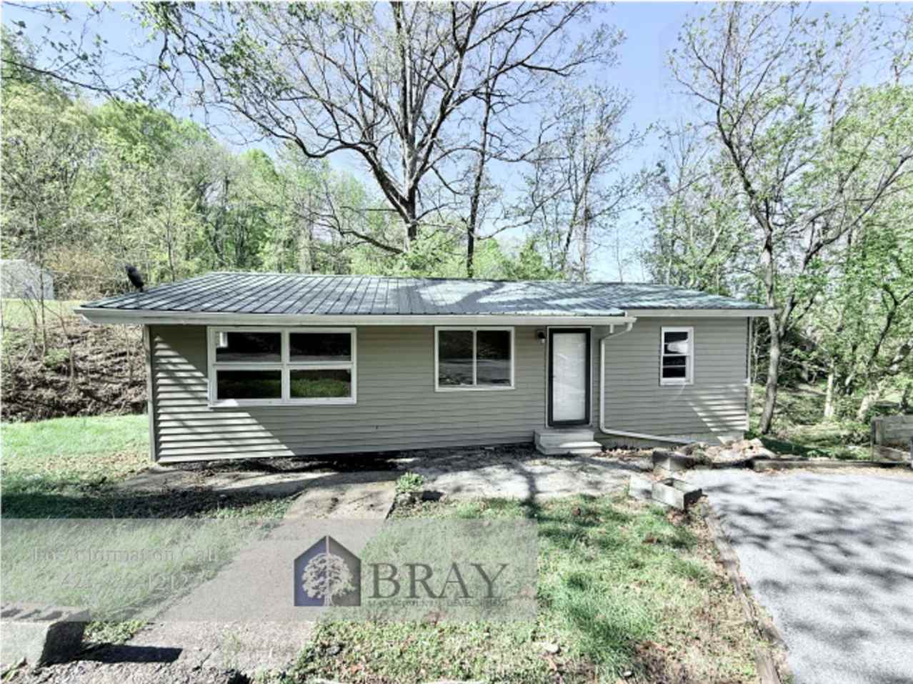 Charming Cottage Retreat in the Heart of Ridgefields – 2BR Renovated Home with Stream Views