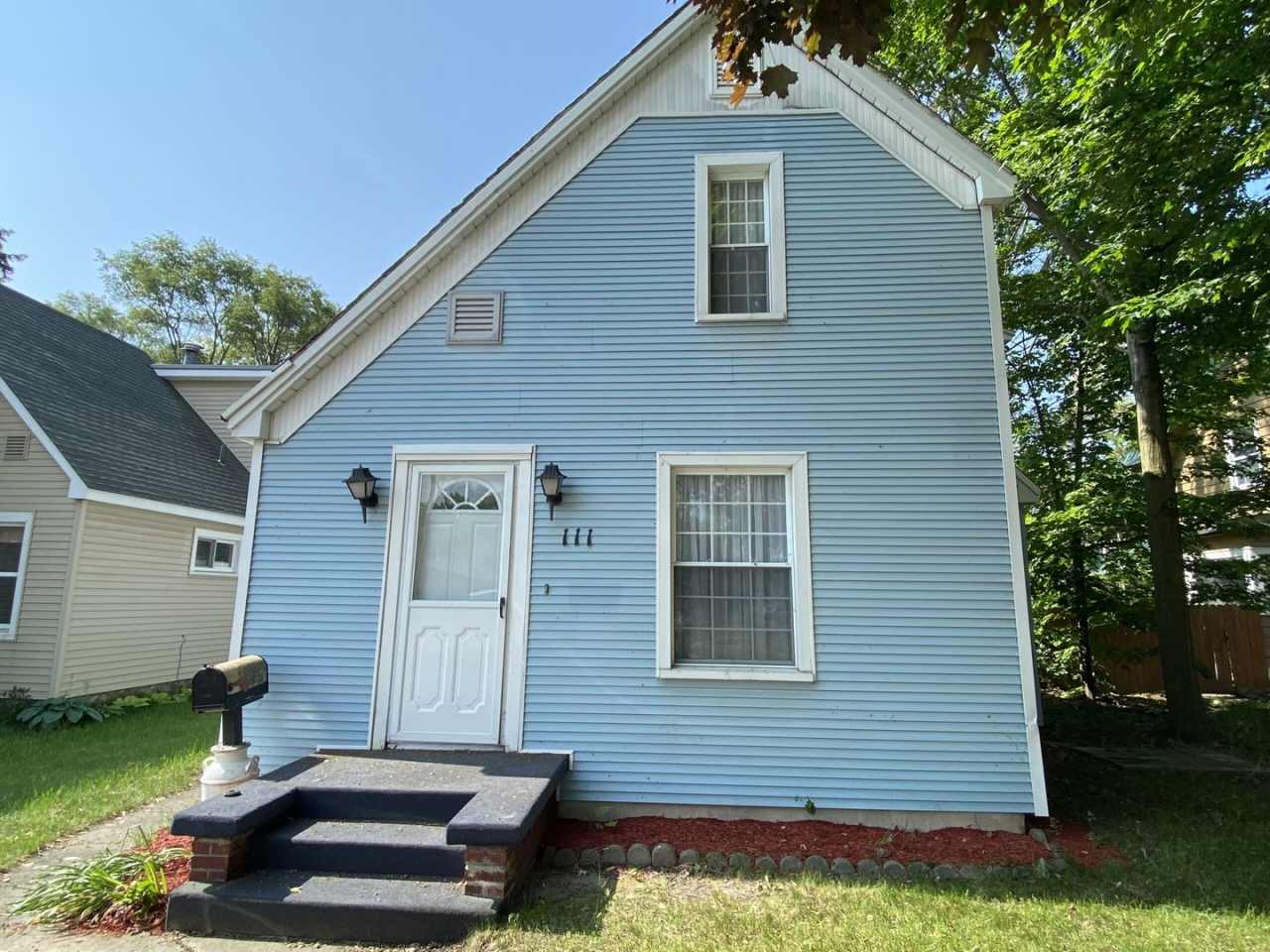 CENTRALLY LOCATED THREE BEDROOM HOUSE IN HEART OF TRAVERSE CITY