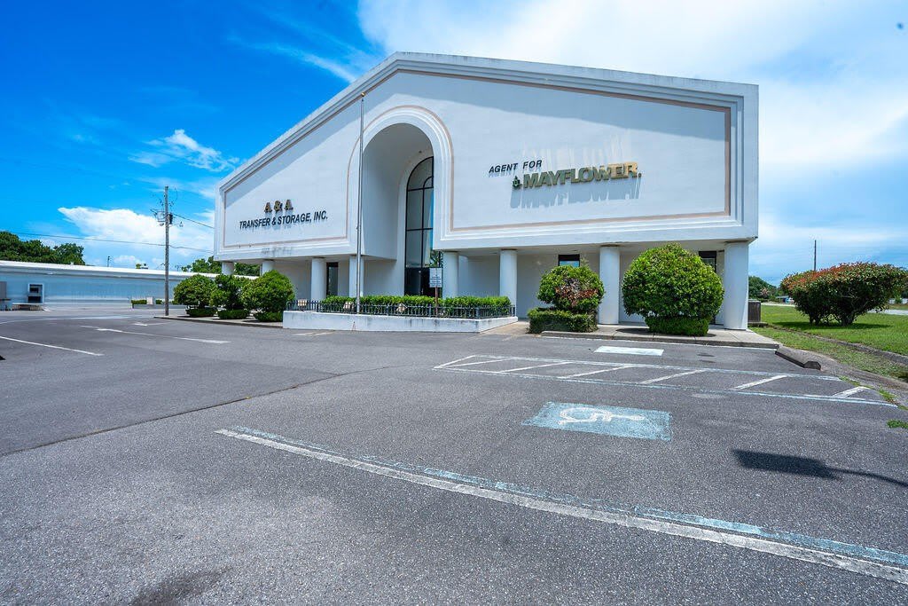 113 NW Hollywood Boulevard