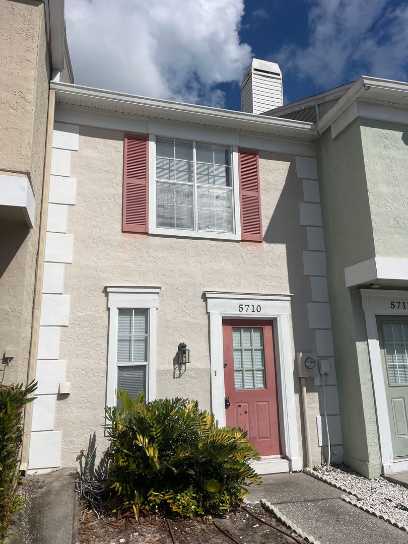 For Rent-2-bedroom, 2.5-bathroom located in the vibrant community of Tampa