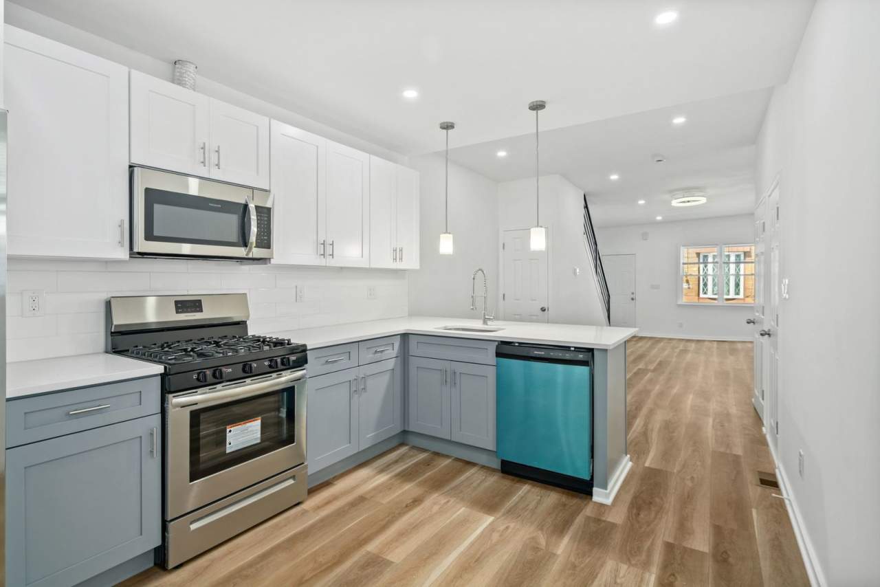 Nice Newly Renovated 3BD/1BA South Philly- Available Now!!!