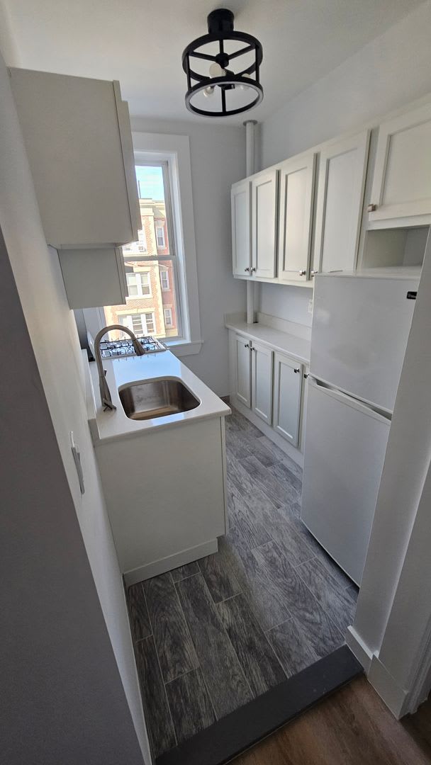 Beautifully updated 1 bedroom close to BU available NOW!