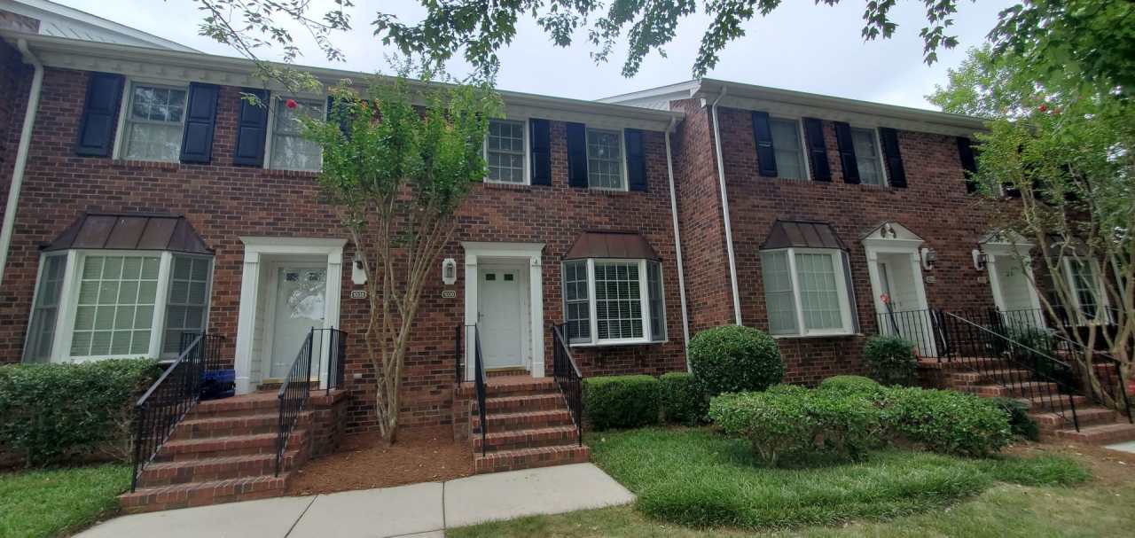 2 Bedroom 3.5 Bathroom Townhouse