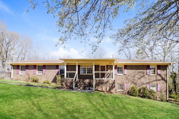 302 Ridgedale Drive Southeast