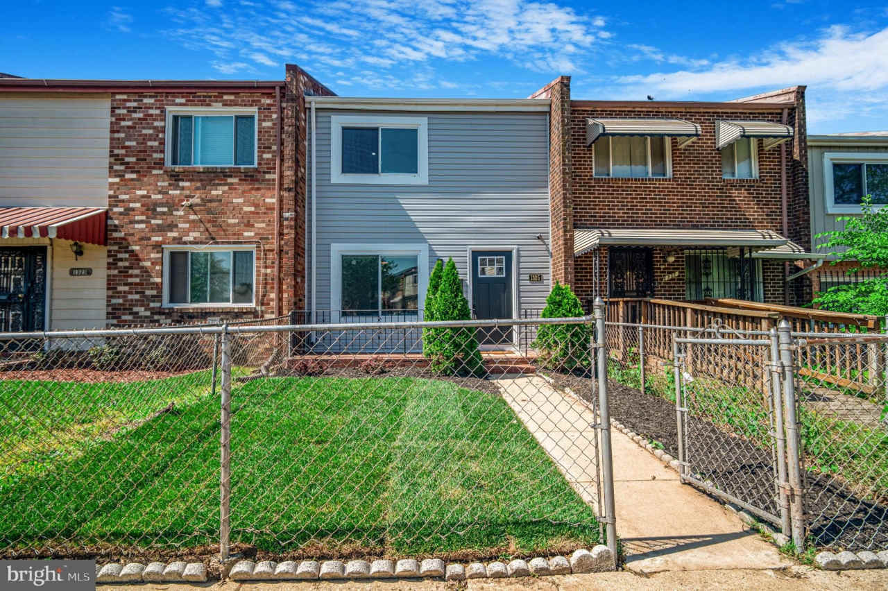 1325 BARNABY Terrace SE