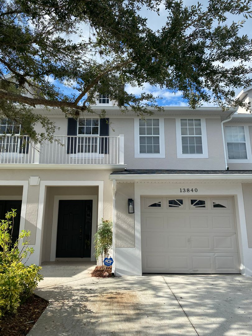 BEAUTIFUL 3 BEDFROOM, ,2.5 BATHROOMS TOWNHOME IN AVALON LAKES