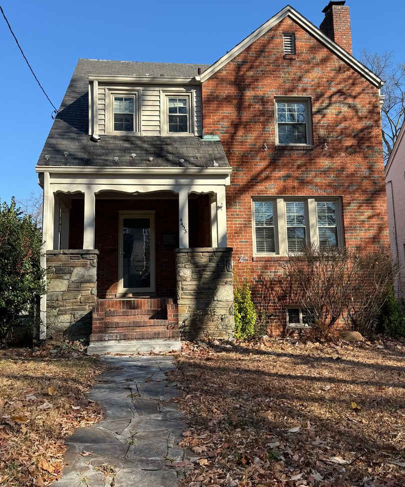 Discover comfort and convenience in charming North Michigan Park!