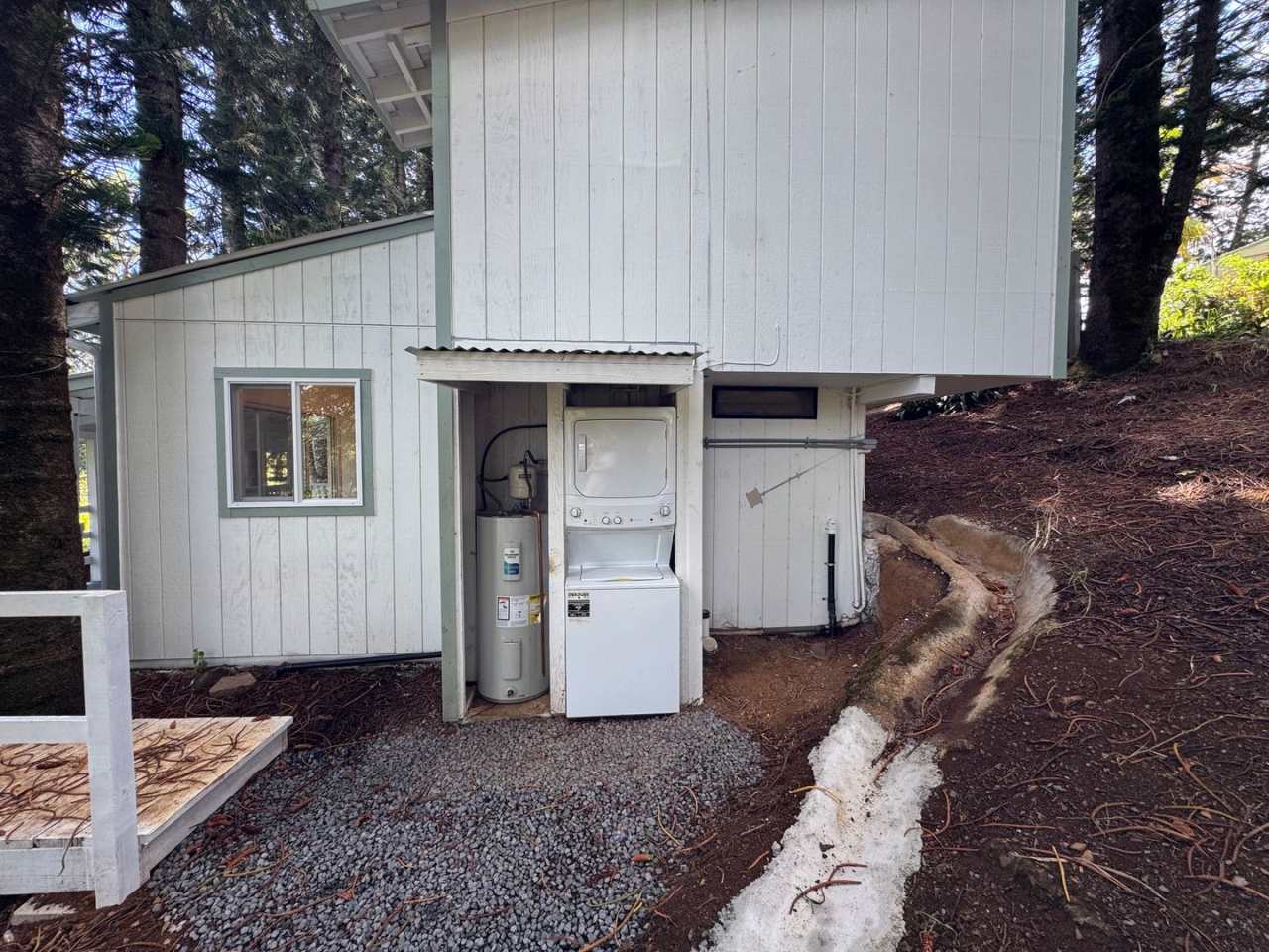 *Move in Bonus- First Month Free* Two Bed One Bath Cottage in Haiku