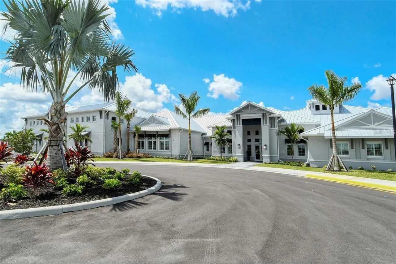 Stunning Townhome in Lorraine Lakes – Luxury Living in Lakewood Ranch