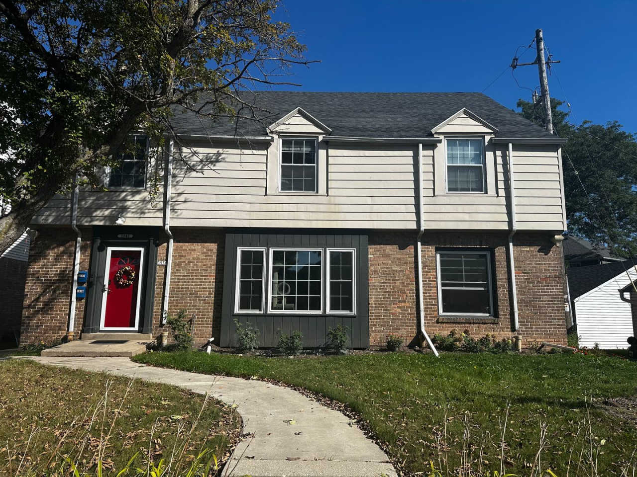 Shorewood 2 bedroom upper